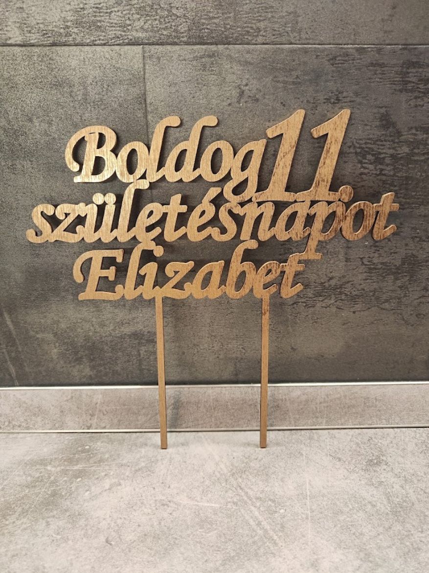 Egyedi tortafelirat számmal, névvel