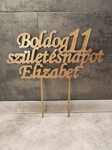 Egyedi tortafelirat számmal, névvel