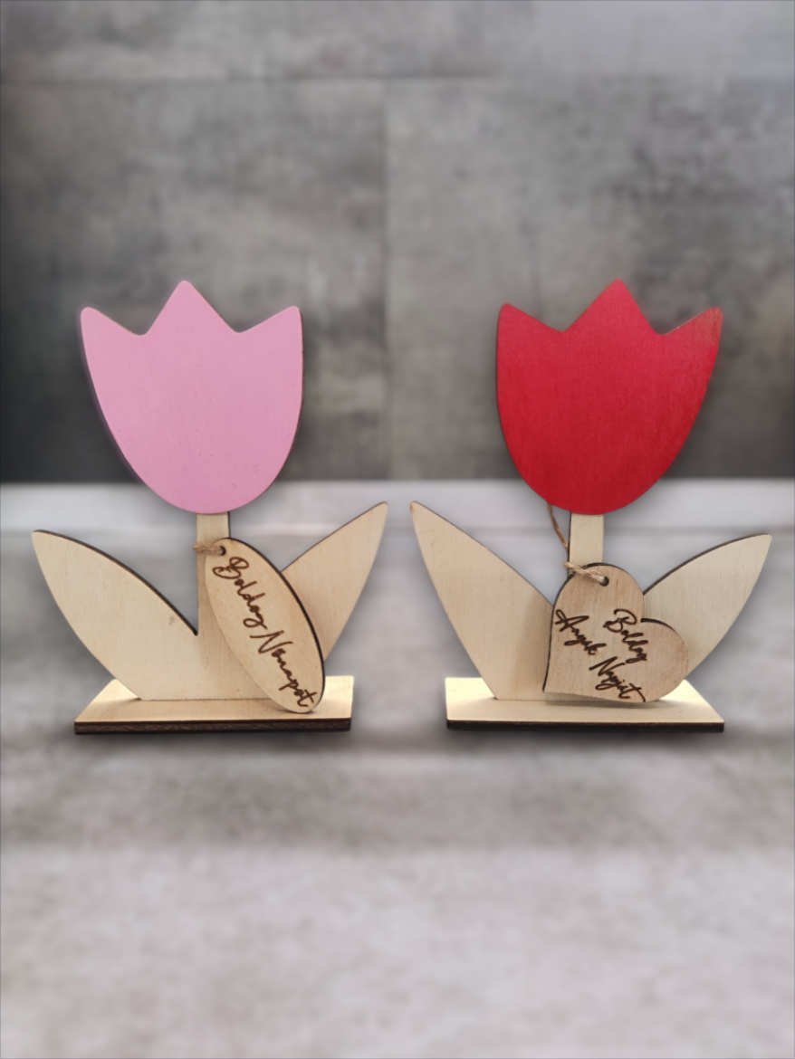 Álló festett fa tulipán talppal | Lézervágott ajándék képe